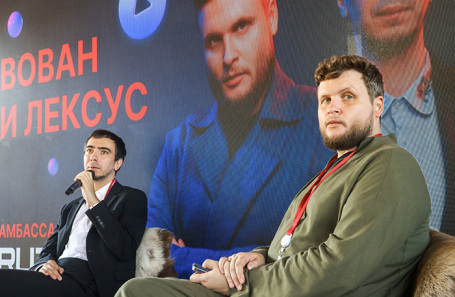 Видеоблогеры Вован и Лексус (слева направо).