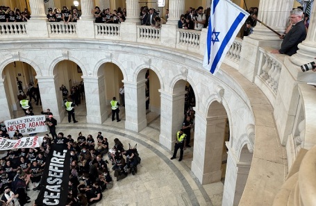 Протест против операции в Газе в Капитолии.