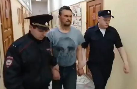 Житель Екатеринбурга Александр Неустроев, оскорбивший мальчика в шапке.