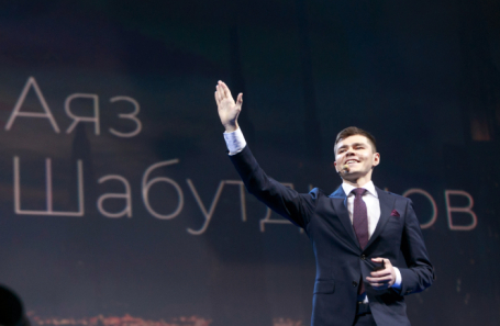 Блогер Аяз Шабутдинов.
