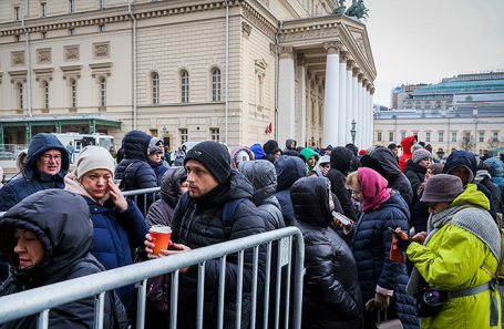 Очередь за билетами в кассу Большого театра.