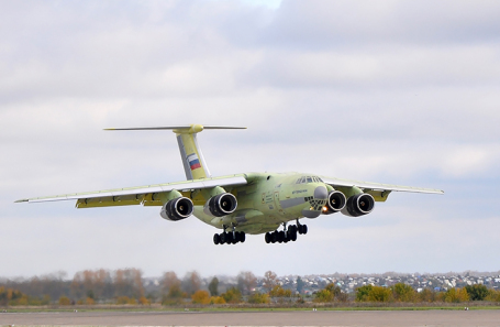 Самолет Ил-76МД-90А.