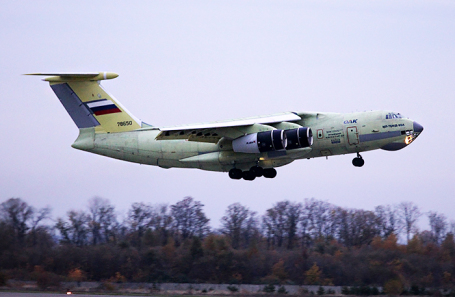 Самолет Ил-76МД-90А.