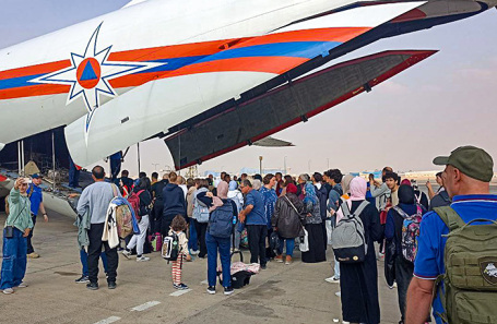  Эвакуированные из сектора Газа граждане России на территории Египта.