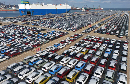 Экспорт автомобилей в китайском Яньтае.