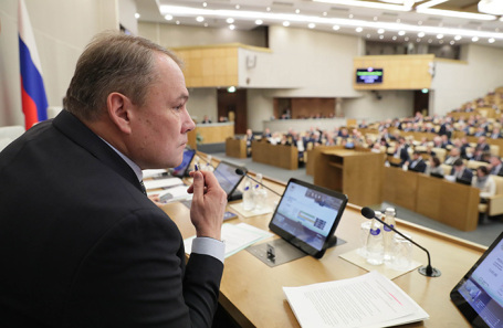 Петр Толстой на пленарном заседании Госдумы. Архив.