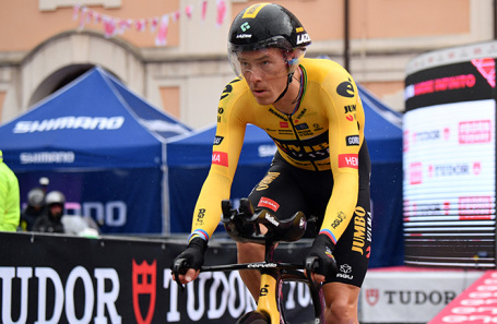 Роан Деннис.