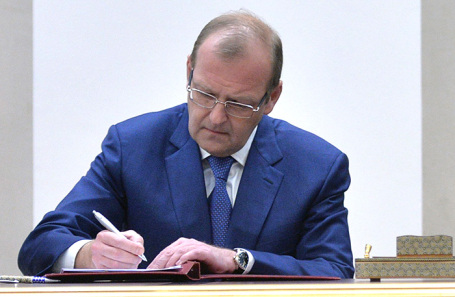 Экс-замминистра энергетики Анатолий Тихонов.