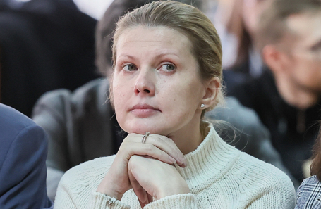 Бывший заместитель министра просвещения РФ Марина Ракова, обвиняемая в мошенничестве в особо крупном размере, во время заседания в Никулинском суде.
