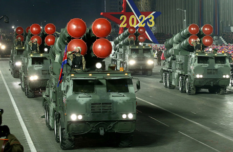 Реактивные системы залпового огня KN-25. Архивное фото.