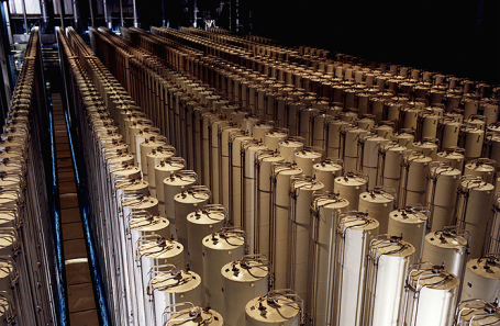 Каскад газовых центрифуг на обогатительном заводе в США.