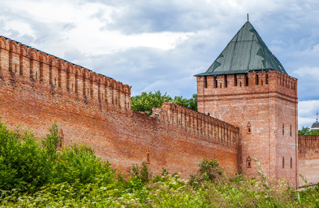 Крепостная стена. Смоленск. Архивное фото.