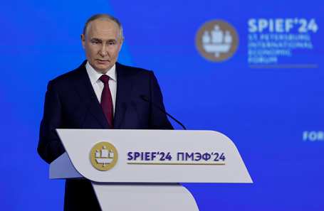 Президент РФ Владимир Путин во время пленарного заседания в рамках XXVII Петербургского международного экономического форума.