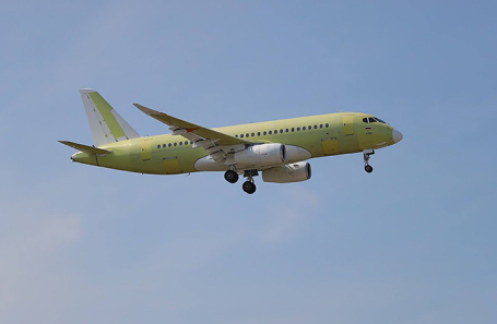 Опытный образец российского ближнемагистрального самолета SJ-100.