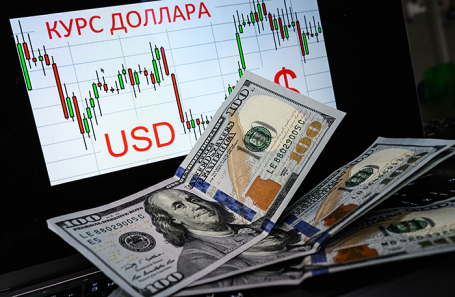 Рубль укрепляется к юаню на Мосбирже, в обменниках и на криптобиржах