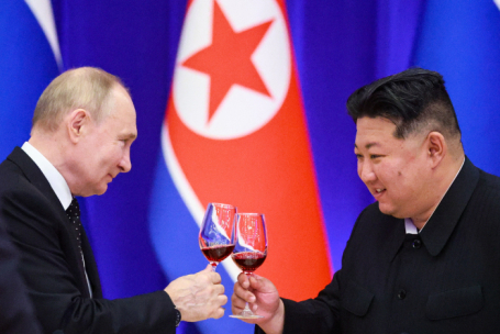 Президент РФ Владимир Путин и лидер КНДР Ким Чен Ын (слева направо).