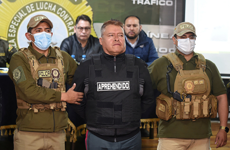 Боливийский генерал Хуан Хосе Суньига после ареста властями за попытку государственного переворота в Ла-Пасе.