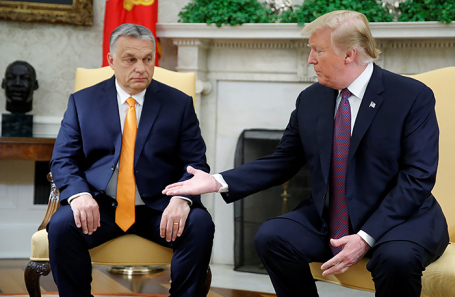 Дональд Трамп (справа) и премьер-министр Венгрии Виктор Орбан.