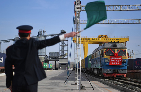 Отправление из Пекина в Москву грузового поезда. Архив.