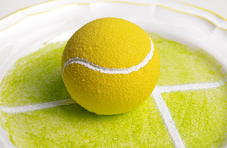 Десерт «Крик Шараповой» из сета «Теннис» в кафе «Шануар».