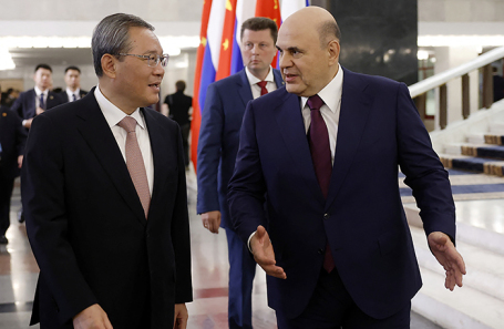 Премьер-министр РФ Михаил Мишустин и премьер Госсовета КНР Ли Цян (слева направо) во время 29-й встречи глав правительств России и Китая.