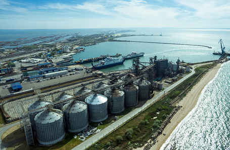 Порт «Кавказ» в Керченском проливе.