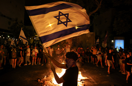 Протест против правительства и в знак поддержки заложников в Тель-Авиве.