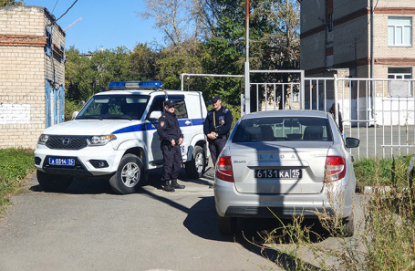 Обстановка у школы в Челябинске.