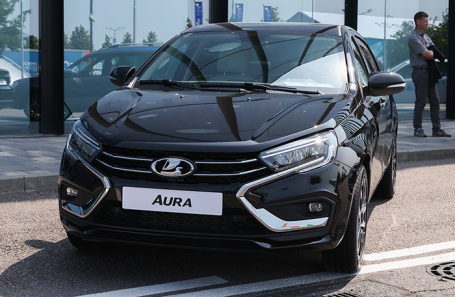 Lada Aura.