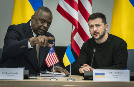 Владимир Зеленский(справа) и министр обороны США Ллойд Остин.