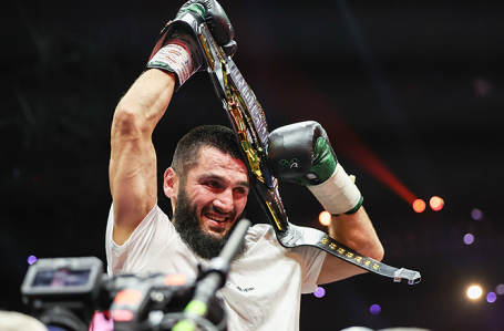 Боксер Артур Бетербиев.