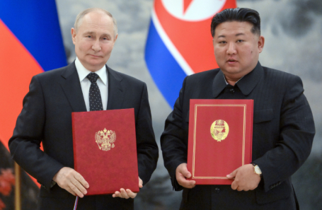 Президент РФ Владимир Путин и лидер КНДР Ким Чен Ын (слева направо).