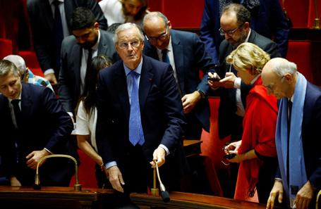 Мишель Барнье (в центре).