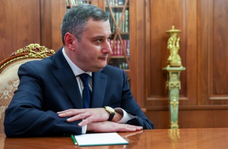 Александр Хинштейн во время встречи с президентом РФ Владимиром Путиным.  