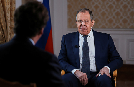 Министр иностранных дел России Сергей Лавров дает интервью американскому журналисту Такеру Карлсону в Москве.