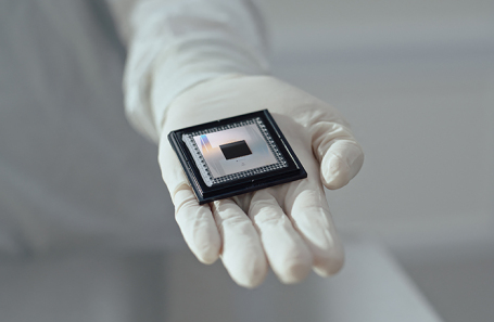 Чип Willow от Google Quantum AI.