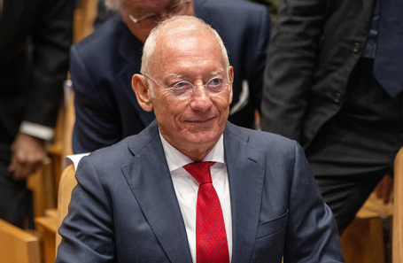 Исак Андик.