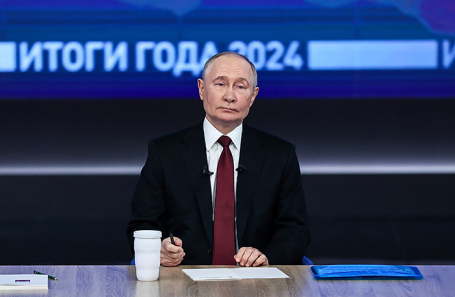 Президент России Владимир Путин во время программы «Итоги года» в Гостином дворе. В 2024 году прямая линия с гражданами и большая ежегодная пресс-конференция с журналистами проходят в совмещенном формате.