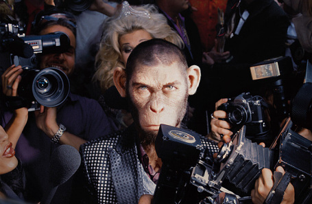 Кадр на постере к кинофильму «Быть лучше: История Робби Уильямса».