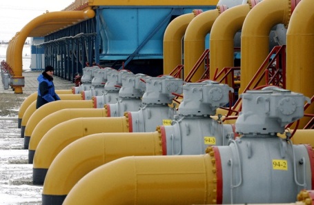 Трубы на компрессорно-распределительной станции газопровода Уренгой — Помары — Ужгород.