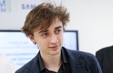 Гроссмейстер Даниил Дубов.