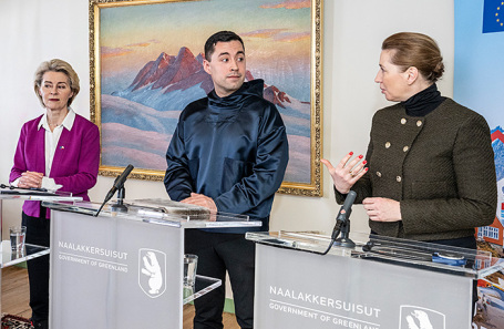 Глава Еврокомиссии Урсула фон дер Ляйен, премьер Гренландии Муте Эгеде (в центре) и премьер Дании Метте Фредериксен. Гренландия, 2024 год.