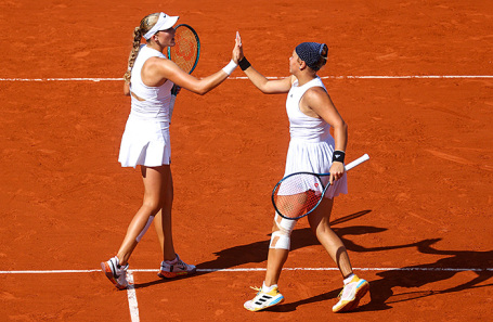 Мирра Андреева и Диана Шнайдер (слева направо).