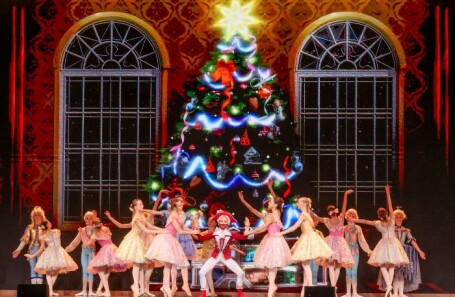 Балет «Щелкунчик» в Национальном центре «Россия» в Москве.