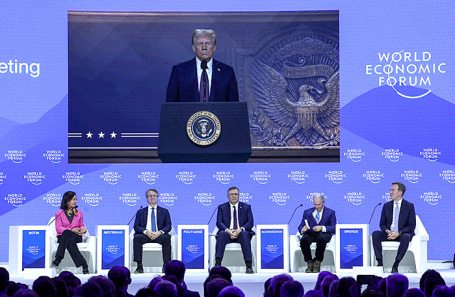 Дональд Трамп во время выступления по видеосвязи на форуме в Давосе.