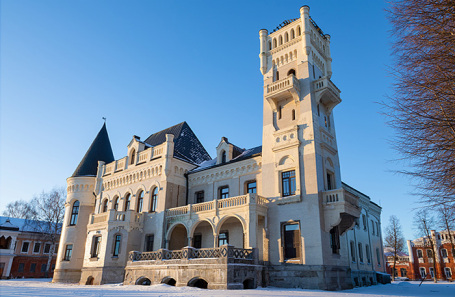 Парк-отель «Замок Понизовкина» в Ярославской области.