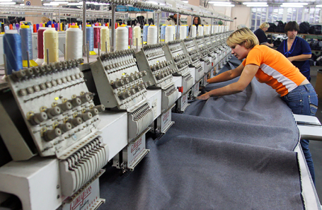 Работа швейной фабрики «Глория Джинс» в Ростовской области.