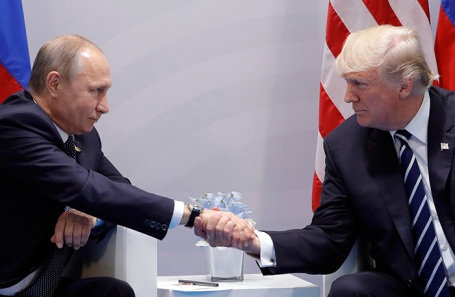 Владимир Путин и Дональд Трамп. Архивное фото. 