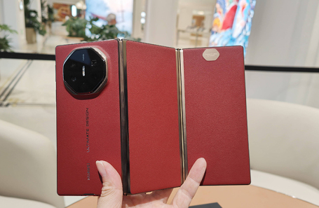 Huawei Mate XT.
