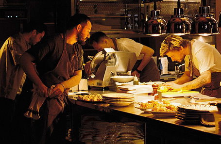 На кухне ресторана «За крышей».